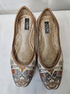 M.L. KHATRI Leather Embroidered Women’s Jutti in Ivory and Multicolor EUC